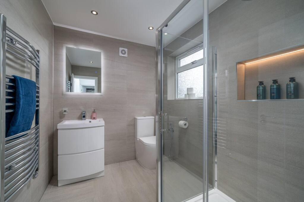 Lux 3Bed Near Wembley With Parking By Oceana Group - Sleeps 8 Lägenhet Harrow Exteriör bild