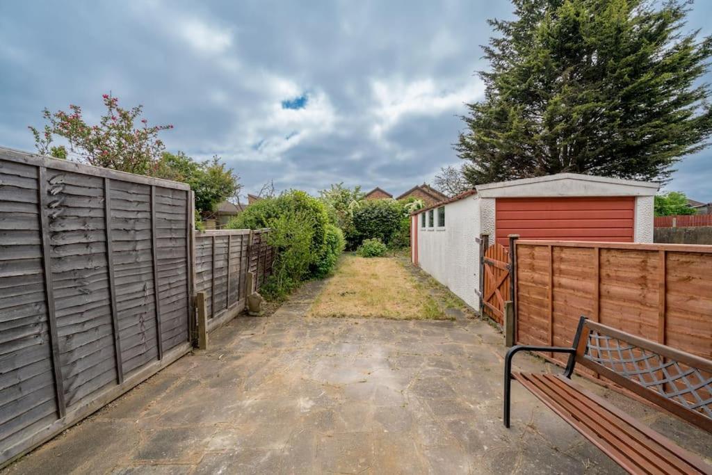 Lux 3Bed Near Wembley With Parking By Oceana Group - Sleeps 8 Lägenhet Harrow Exteriör bild