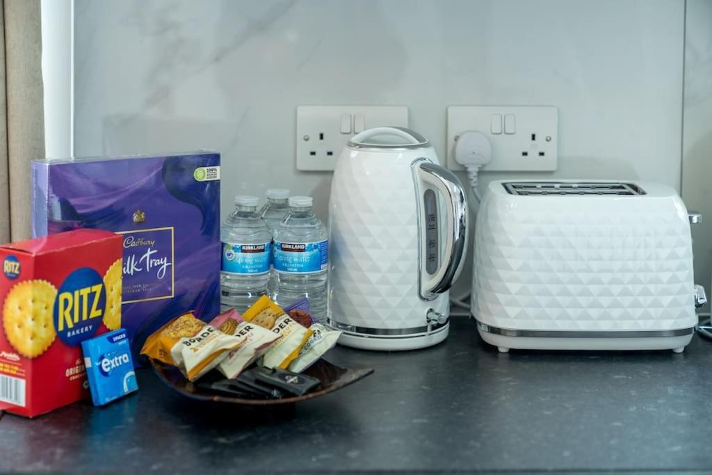 Lux 3Bed Near Wembley With Parking By Oceana Group - Sleeps 8 Lägenhet Harrow Exteriör bild