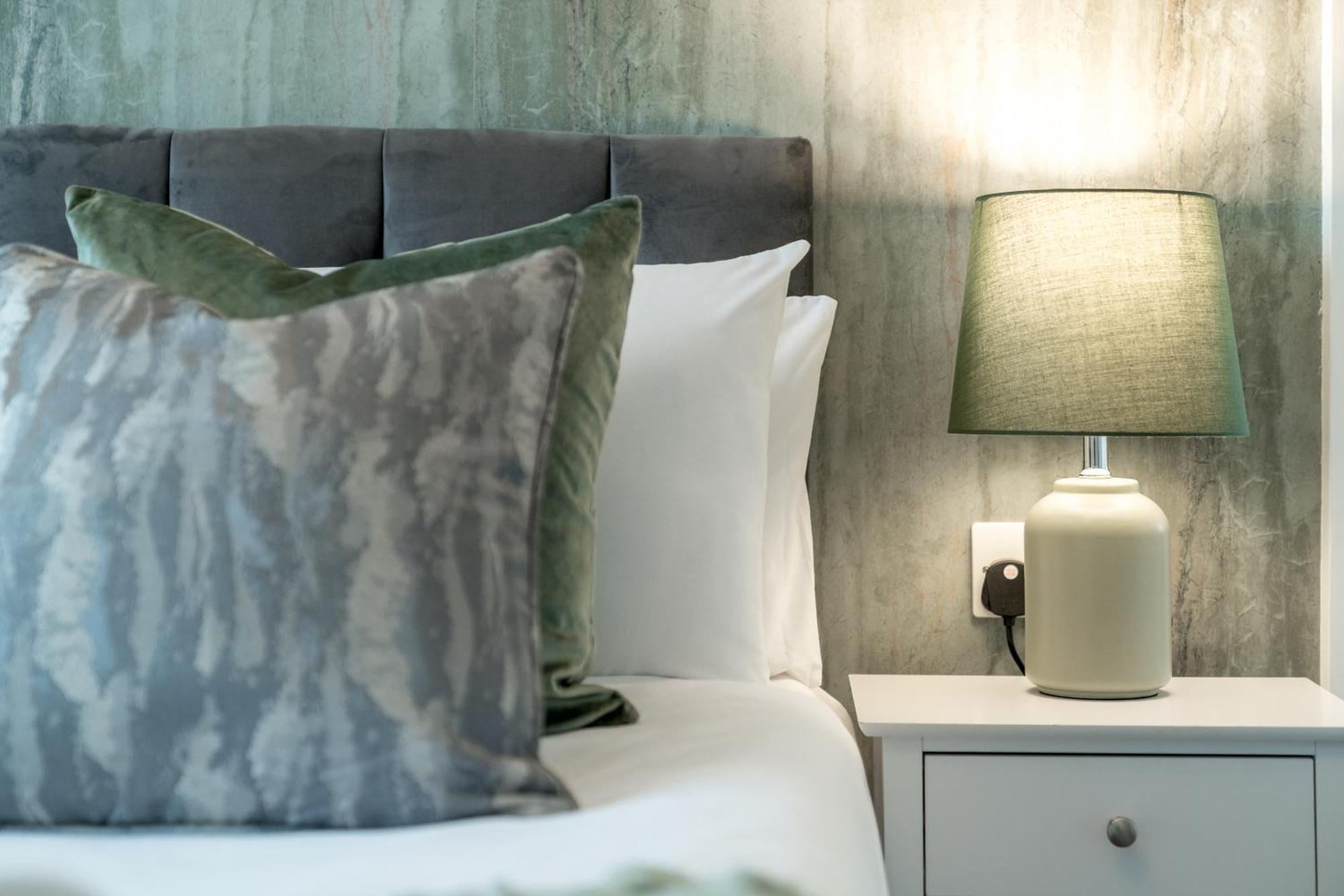 Lux 3Bed Near Wembley With Parking By Oceana Group - Sleeps 8 Lägenhet Harrow Exteriör bild