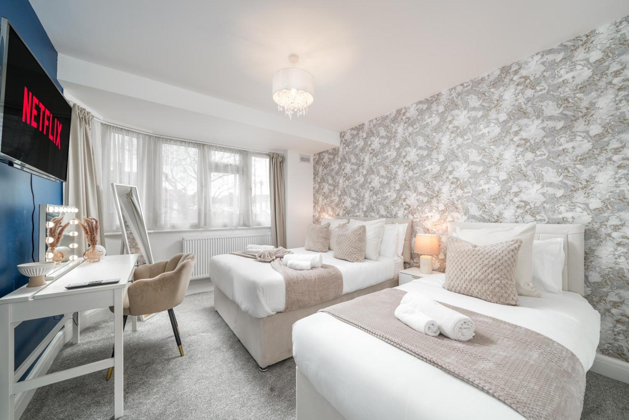Lux 3Bed Near Wembley With Parking By Oceana Group - Sleeps 8 Lägenhet Harrow Exteriör bild